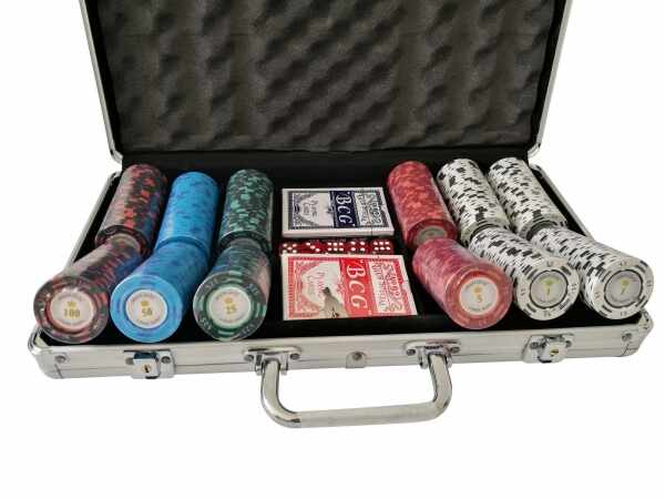 Set poker cu 300 chips-uri clay 14g model MONTECARLO si servieta din aluminiu