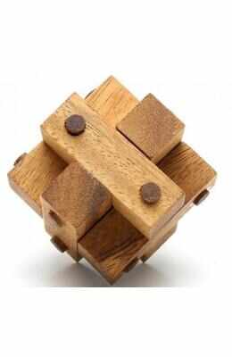 Puzzle din lemn. Nailed Cube